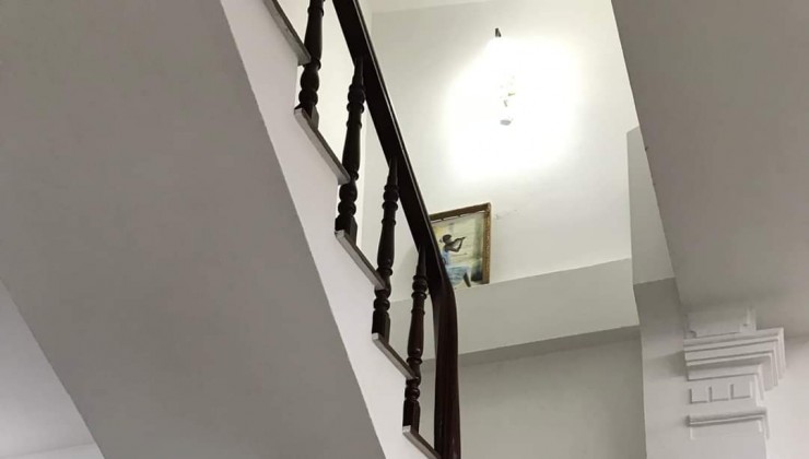 CC Cho thuê nhà gần ngõ 40 phố Cự Lộc, Thanh Xuân, Hà Nội. DT 50mx4 tầng, giá 12,5 triệu/tháng.